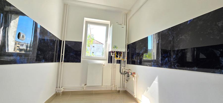 Apartament 3 camere, etaj 2/4, complet RENOVAT, accept CREDIT, Alexandru