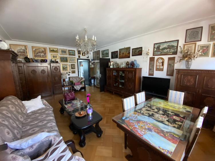 Apartament cu 4 camere semidecomandat în Universitate