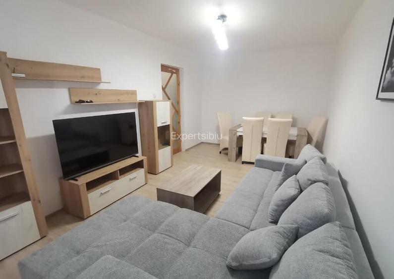 INCHIRIEZ apartament 3 camere decomandat,renovat,zona Mihai Viteazul
