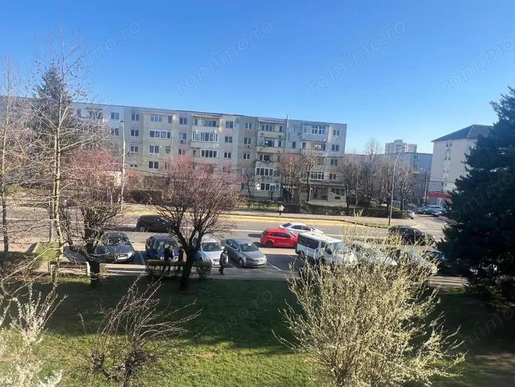 Vintage apartament 4 camere, B-dul Bucure?ti / Regele Mihai,decomandat etaj 2 - 2