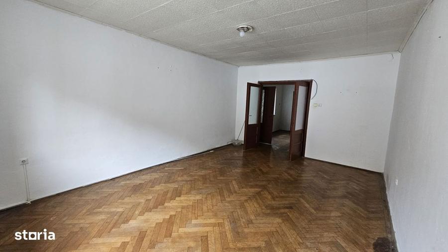 Medias Casa singur Curte Strada Serban Voda - 13