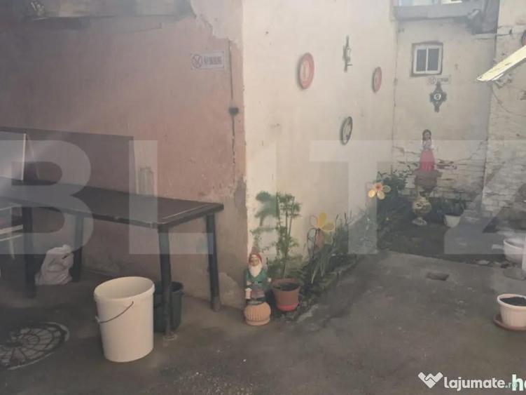 Teren intravilan, proprietate 43 mp + construc?ie, zona Ult - 4