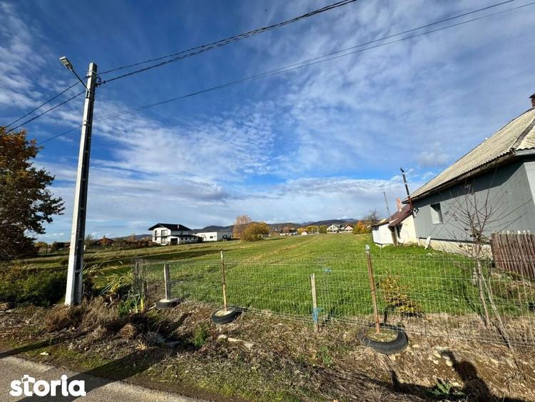 Teren pentru constructie ,20 ari,pozitie excelenta la drumul asfaltat - 1
