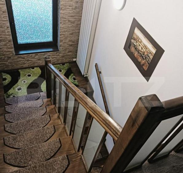 Casa individuala cu 5 camere, 240 mp, 12,8 ari teren, zona - 8