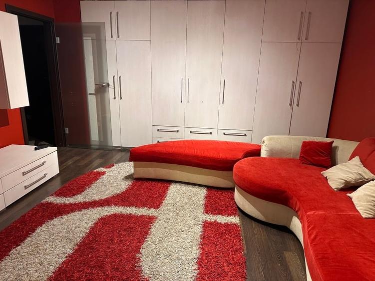 Apartament cu 3 camere decomandat, mobilat în Lunei