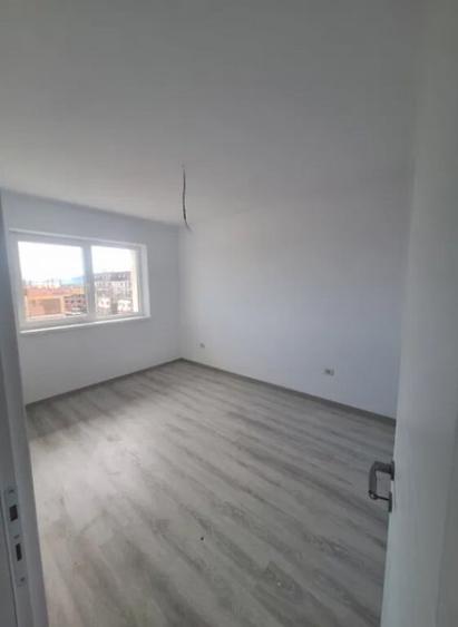 Apartament 3 camere, decomandat - zona Sanpetru - 2