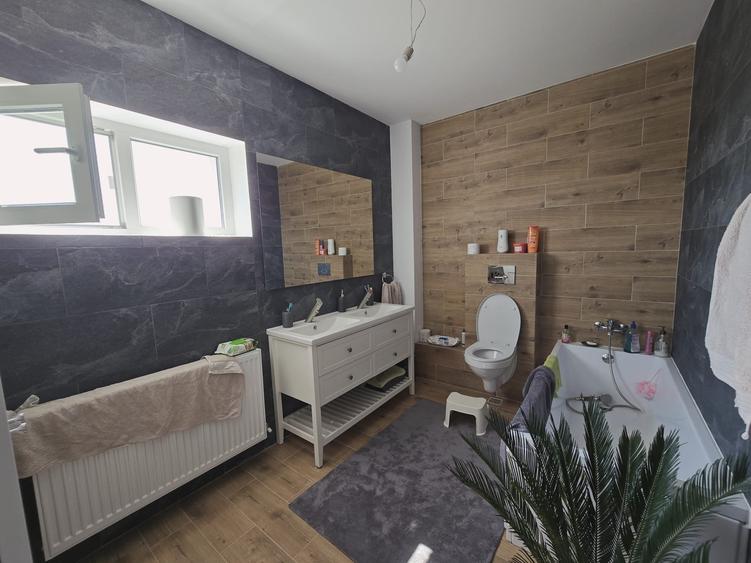 Duplex cu perete dublu- 4 camere - 2 bai - apa curenta - canalizare - pod - 9