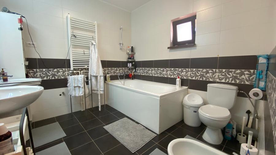 Se vinde URGENT Vila 6 camere Otopeni zona 23 August - 15