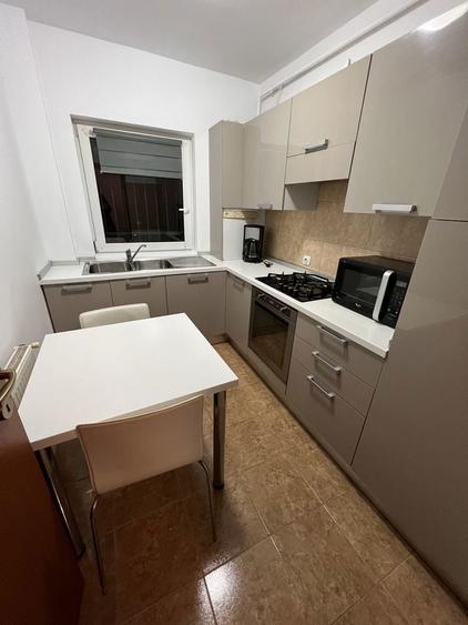 Inchiriez Apartament Andrei Muresanu, dormitor + living mare + bucatarie, ideal cuplu - 3