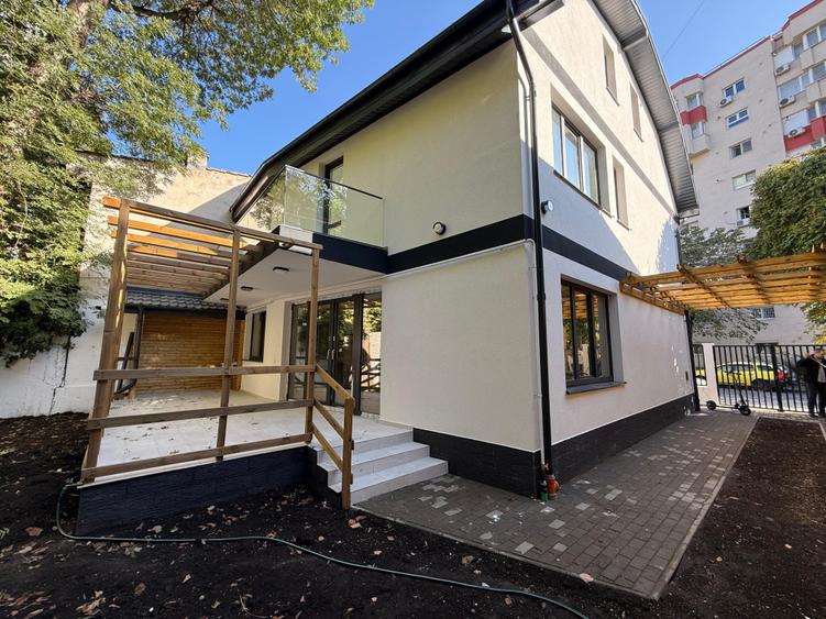 Metrou,Eroii  Revolutiei  PADESUL Vila 2024 ,Finisaje lux ,BINE CONSTRUITA 6 cam - 7