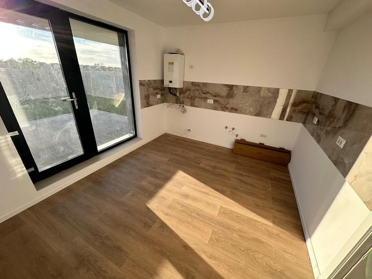 CASE INDIVIDUALE - 4 CAMERE, GARAJ, PANOURI SOLARE, COMISION 0% - 4