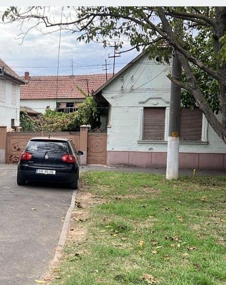 Casă cu 4 camere cu Teren 2000 Mp în Central
