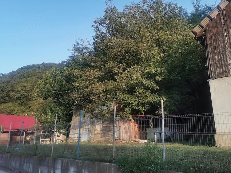 Casă cu Teren 1592 Mp în Sărățel