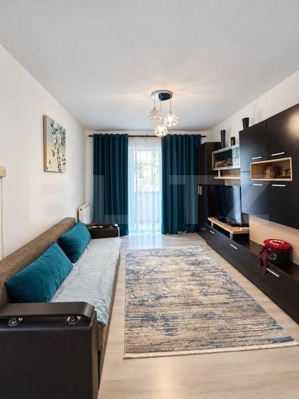 Apartament cu 3 camere semidecomandat, mobilat în Nord