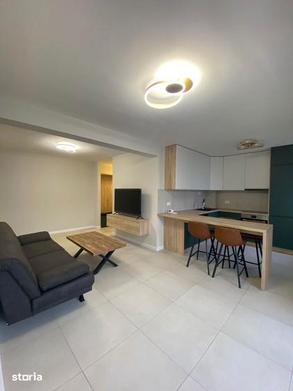 Apartament cu 3 camere semidecomandat în Micro 16