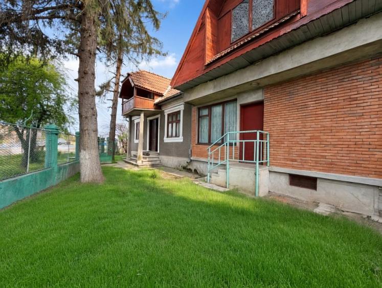 Casă cu 4 camere cu Canalizare în Cujmir