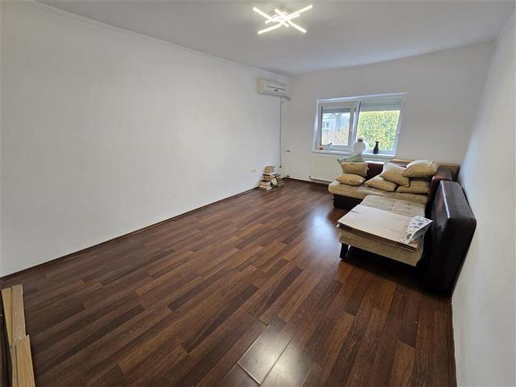Apartament cu 3 camere decomandat în Tomis III