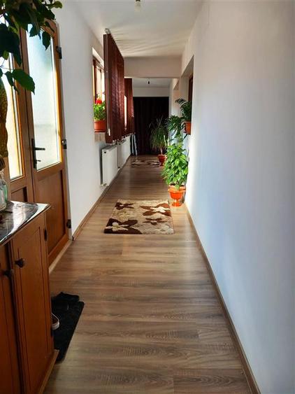 Casă individuală cu 6 camere cu Canalizare în Cazasu
