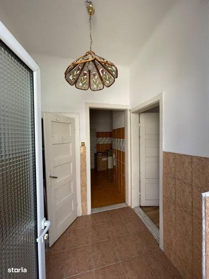 Casă cu 3 camere în Central
