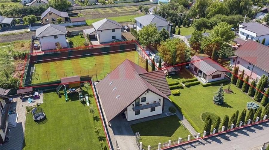 Casă individuală cu 5 camere cu Teren 1813 Mp în Exterior Nord