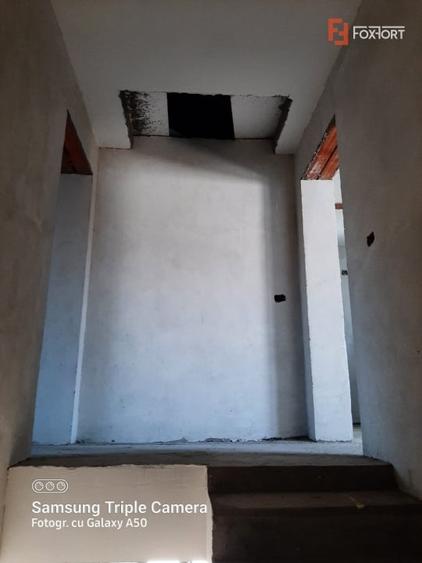 Duplex cu 4 camere cu Canalizare în Plopi