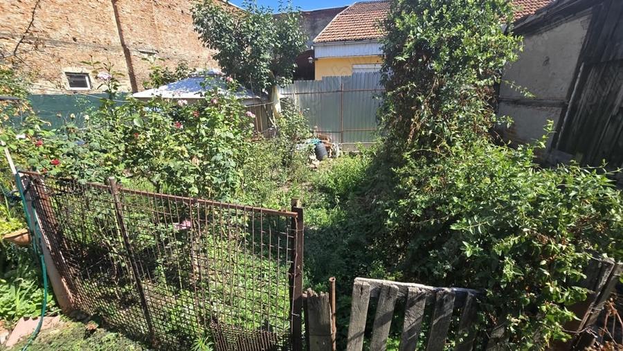 Casă cu Teren 80 Mp în Central