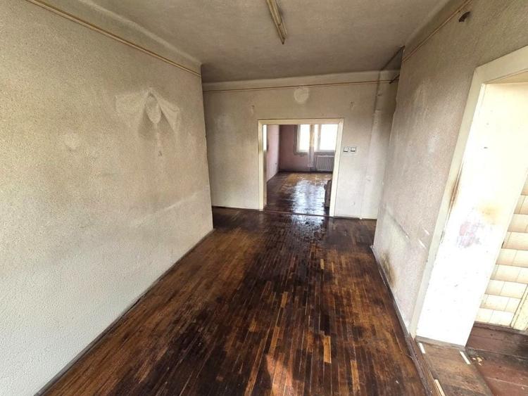 Casă individuală cu 4 camere cu Canalizare în Central