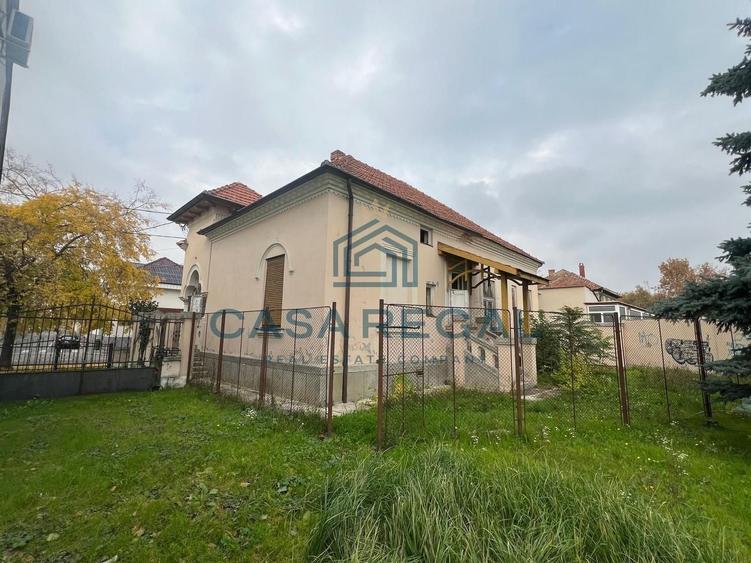 Casă individuală cu 5 camere cu Canalizare în Central