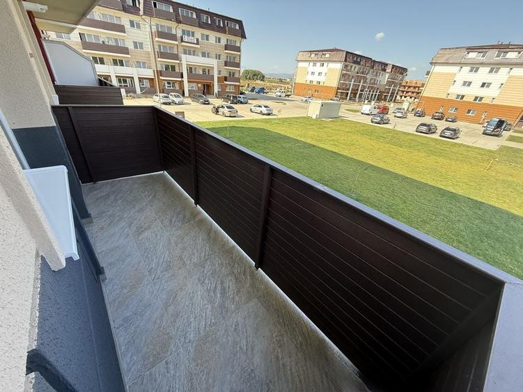 Apartament cu 3 camere decomandat în Sânpetru