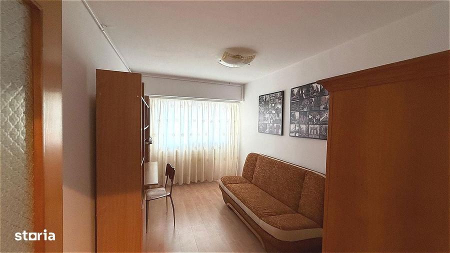 Apartament cu 3 camere semidecomandat în Grivița
