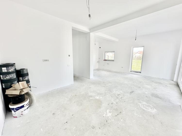 Duplex cu 4 camere cu Canalizare în Moșnița Veche