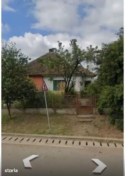 Casă cu 2 camere cu Teren 750 Mp în Santău
