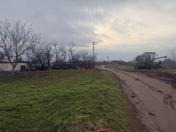 Teren intravilan, 2500 mp, front stradal 30 m, Simnicu de Sus - 3