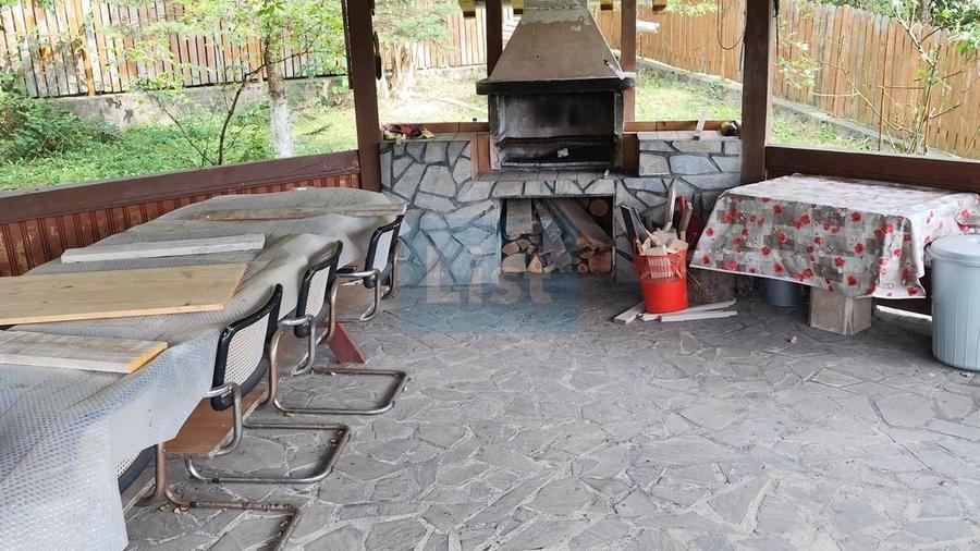 Casă cu 6 camere cu Garaj în Provița de Jos