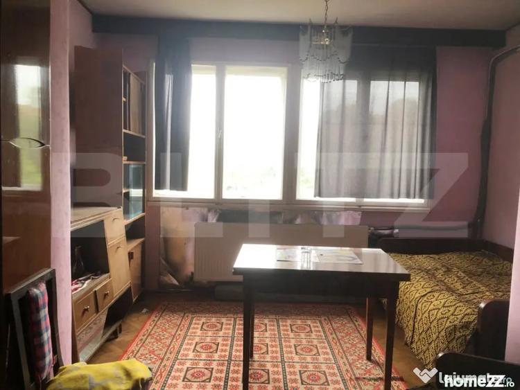 Apartament cu 4 camere decomandat în Semicentral