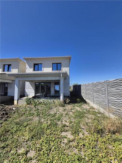 Duplex cu 5 camere cu Teren 305 Mp în Moșnița Nouă