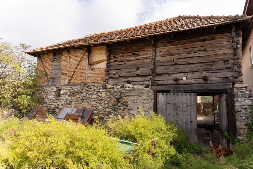 Casa batraneasca de vanzare . - 1