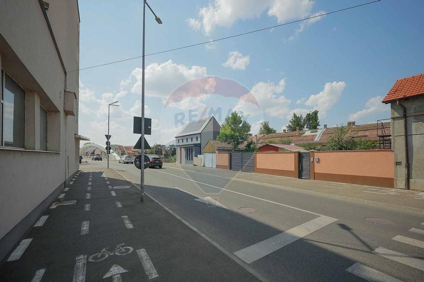 De vanzare Apartament cu 4 camere, langa Podul Centenarului - 42