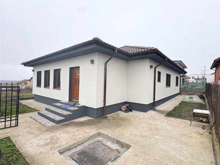 Casa la sol 4 camere , Valu lui Traian - 11