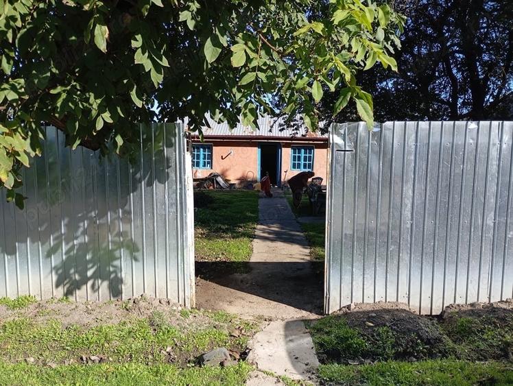 Casă cu 2 camere cu Teren 2134 Mp în Gugești