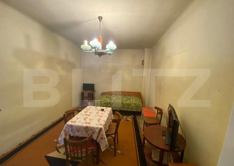 Casa de 284 mp, impartit in 3 apartamente, teren 503 mp, Gri - 5