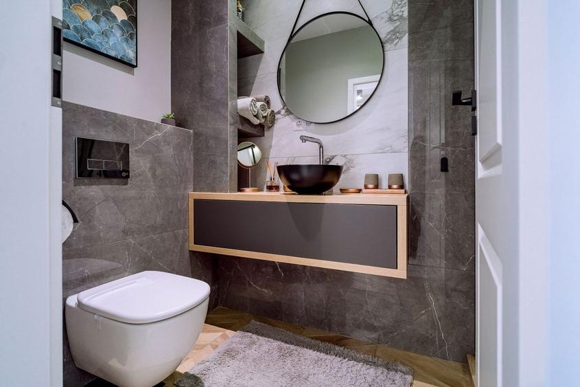 Penthouse 4 camere, ultracentral, Oradea. 800 000 E + TVA. Comision 0 - 16