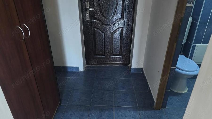 Vand garsoniera in Deva, zona I. Maniu, suprafata utila 31 mp, usa metalica, usi interioare - 1