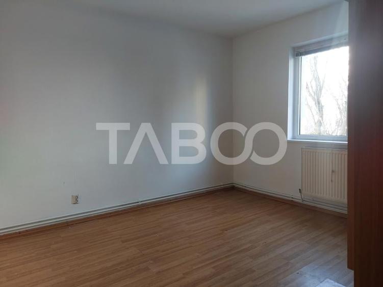Apartament 2 camere decomandate 35 mp parter zona Stejarului Cisnadie - 4