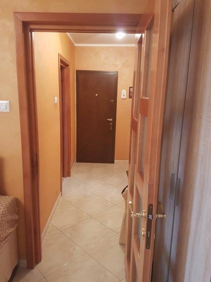 Apartament doua camere semidecomandat, etaj trei renovat bucatarie mare, mobilat - 11