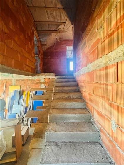 Casa individuala cu garaj si subsol 5 camere Vorovesti - 10