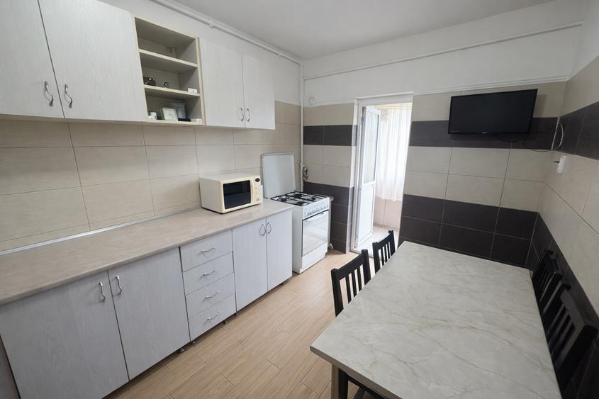 3 Camere Decomandat  Zona Trocadero- Bd.Alexandru Lapusneanu - 8