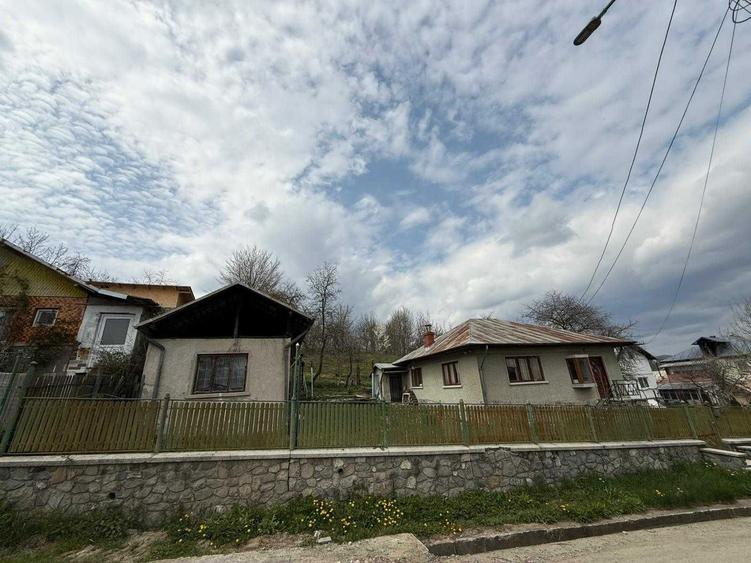 Casa de vanzare cu teren 1949mp in Pietrisu, Poiana Campina, Campina - 1