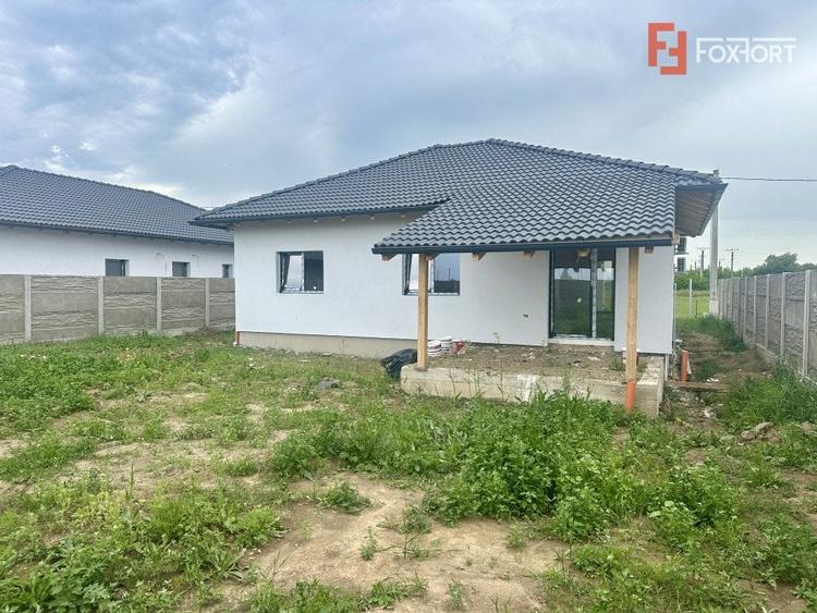 Casa individuala cu 4 camere - Toate utilitatile + Asfalt - Mosnita Noua - 1