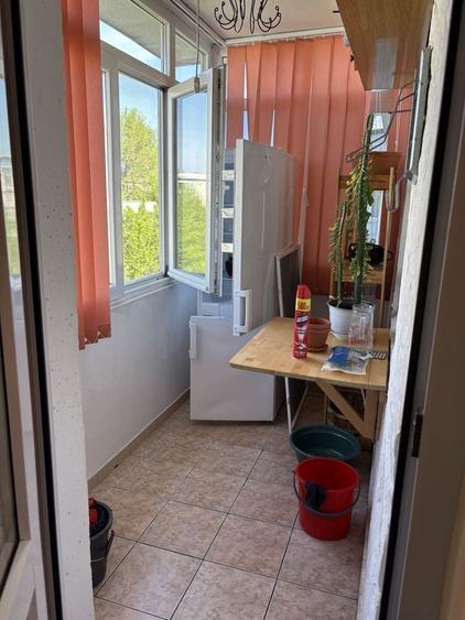 Apartament cu 3 camere decomandat în Aviației